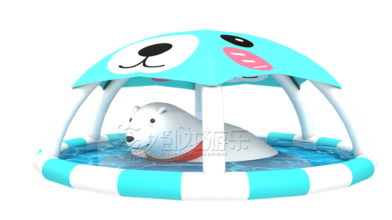 明星玩法濕蹦球和遮陽水池結合，戲水